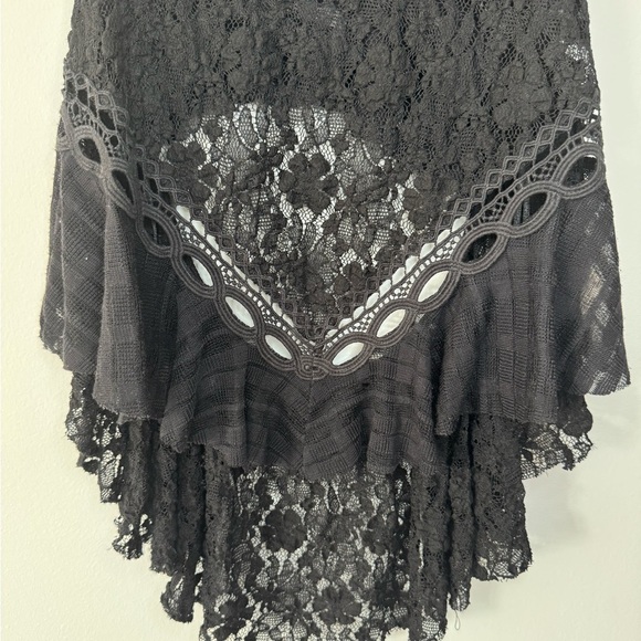 Black Lace Sleeveless Top - Picture 13 of 17
